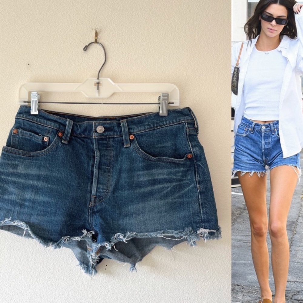 Levis 501 button fly‎ blue cut off shorts daisy dukes frayed destroyed holes w28